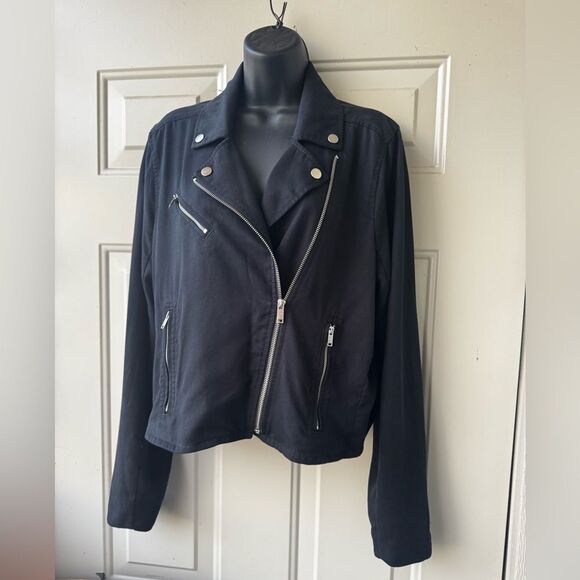 Abercrombie & Fitch Black Moto Jacket Asymmetrical Zipper
Size Large - Picture 7 of 12